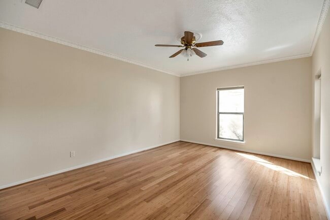 Building Photo - 1126 Crossroads Dr