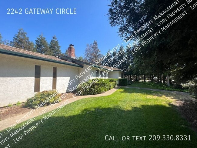 Building Photo - 2242 Gateway Cir