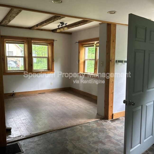 Building Photo - 107 Thomas McClellan Rd
