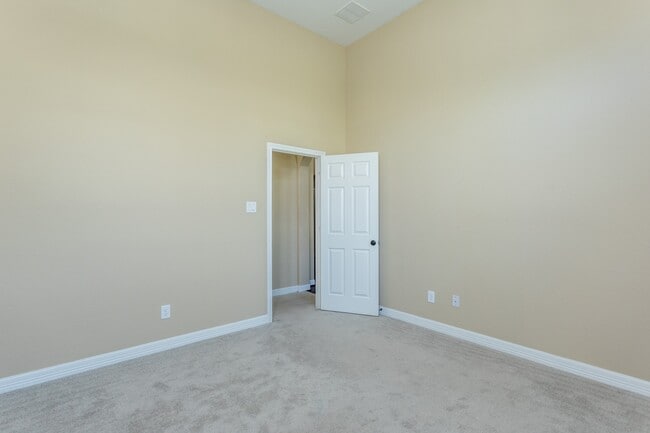 Building Photo - 7810 Deep Green Dr