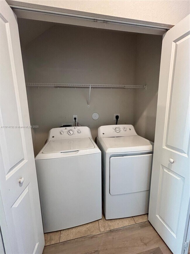 Building Photo - 1021 NW 5th Ave