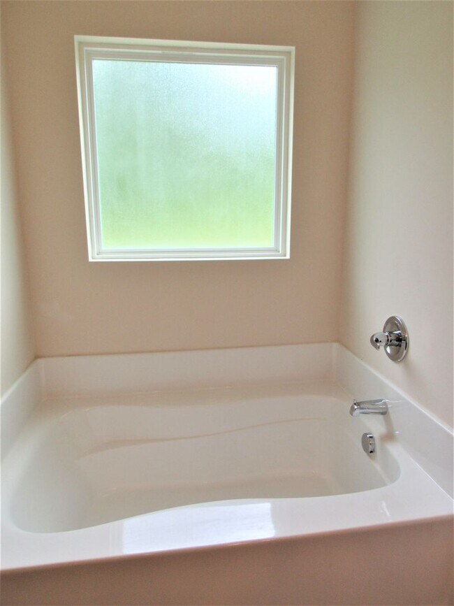 Building Photo - 136 Laredo Dr