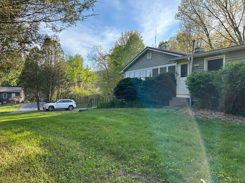Entrance to the back apartment - 281 Lake Rd