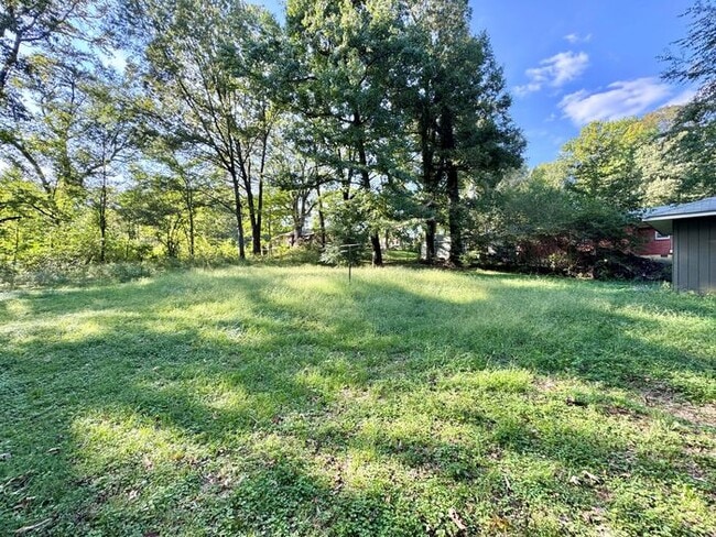 Building Photo - 2929 Bede Rd