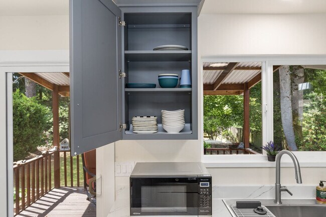 Building Photo - 12527 SE 52nd St