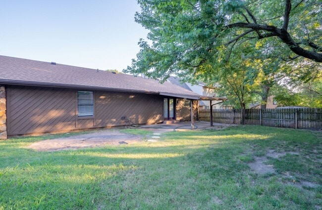 Building Photo - Great Location 3 Bed 2 Bath Home For Rent