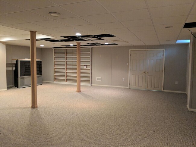 Building Photo - Spacious Single Family for Rent