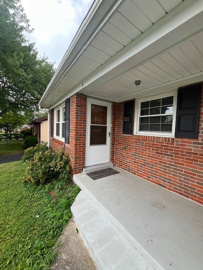 Building Photo - 2160 Winterberry Dr