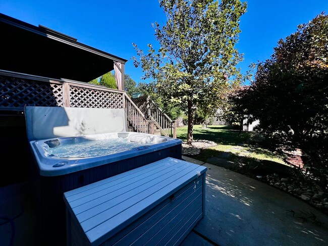 Building Photo - Luxury Beachside Home – Steps from the Bay!
