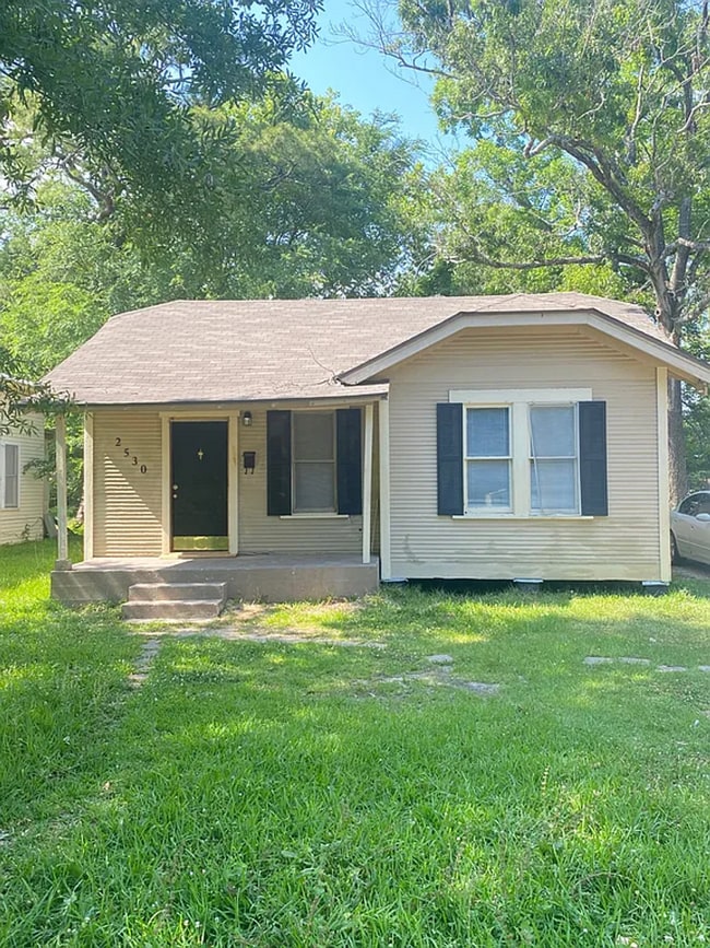 Primary Photo - 2530 Pierce St