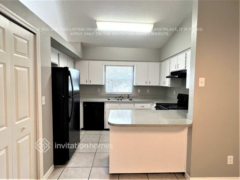 Building Photo - 323 Boca Ciega Rd