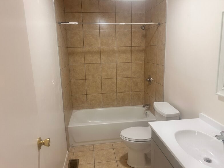 Bathroom - 4336 Fair Oaks Rd