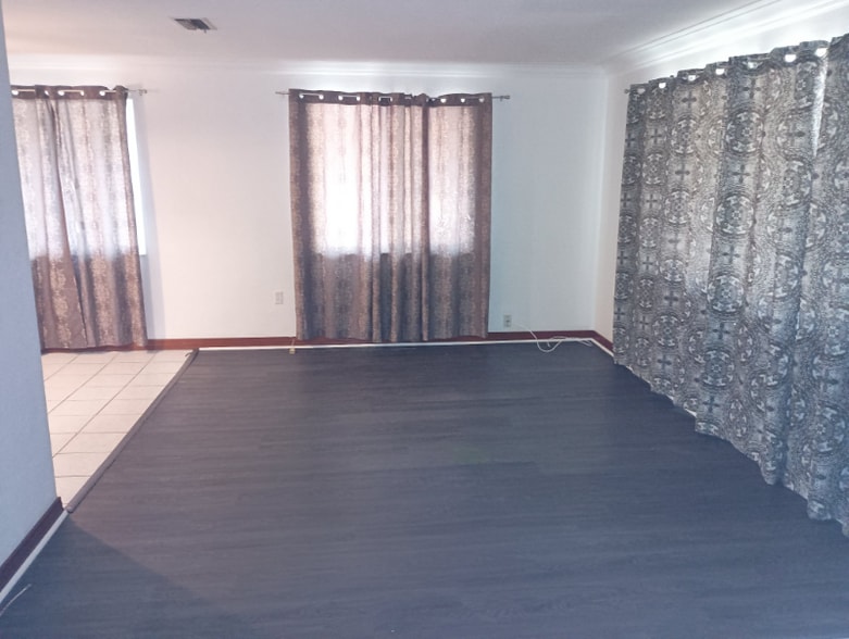 Building Photo - 200 Center St