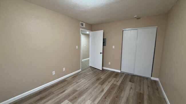 Building Photo - Two Bedroom One Bathroom Apartment in San Bernardino!