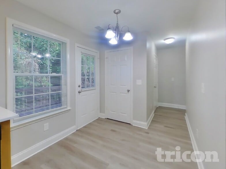 Building Photo - 2457 Terra Dr