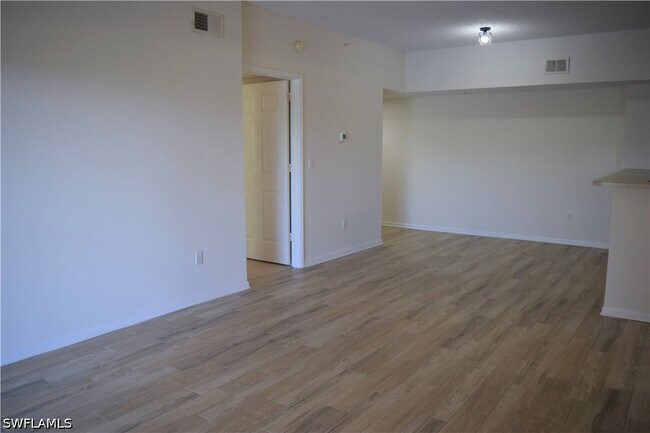 Building Photo - 1830 Florida Club Cir
