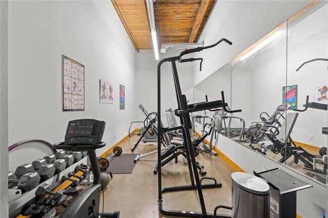 Building Photo - 644 Wells St SW