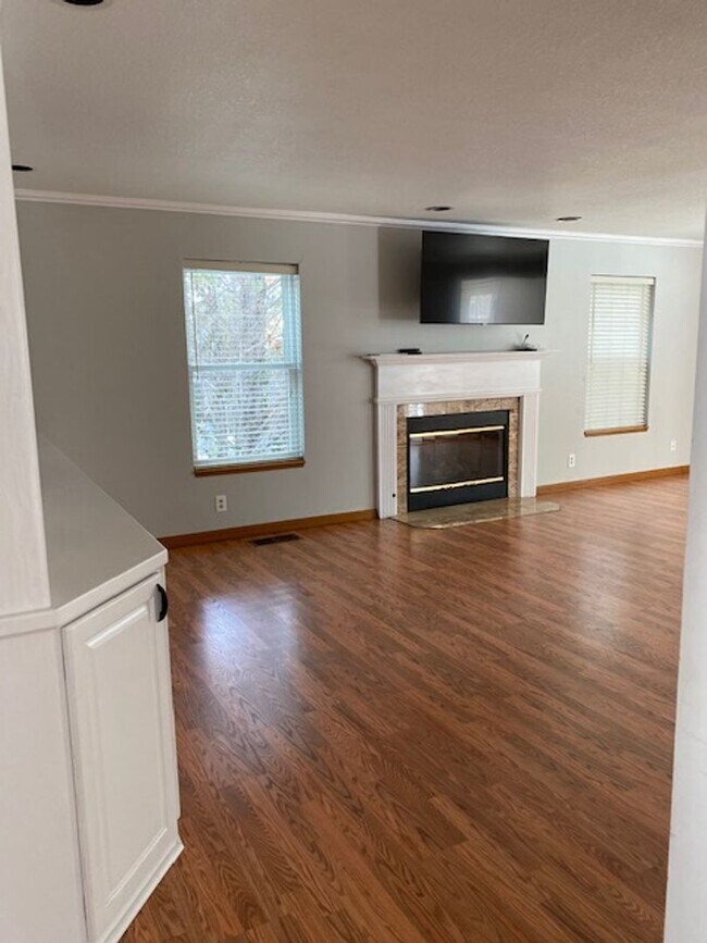 Building Photo - 3665 Cashill Blvd