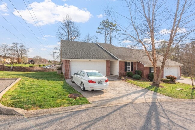 Building Photo - 550 Brookshire Way