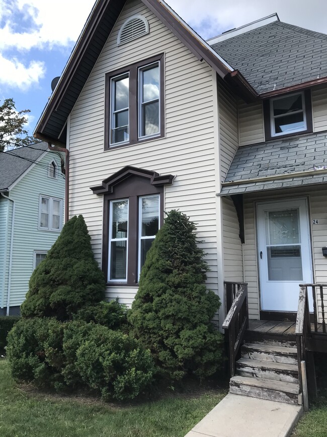 24 Hobart St 24 Hobart St Meriden CT 06450 Apartment Finder