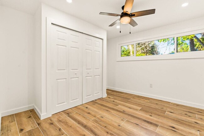 Building Photo - 4879 Commonwealth Dr
