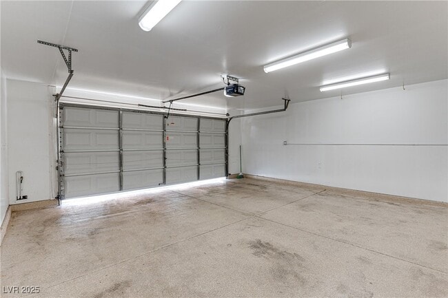Building Photo - 20 Fantasia Ln
