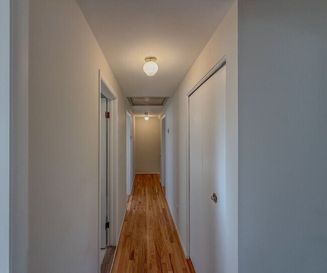 Building Photo - Spacious Home