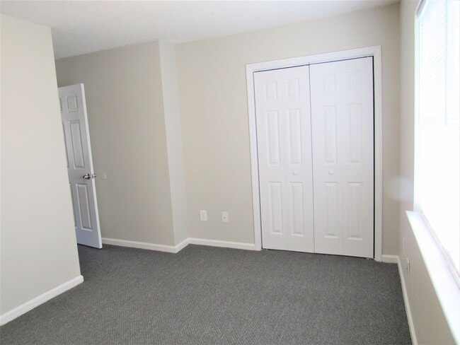 Building Photo - 2 Br 3 BA Townhouse Hunters Creek