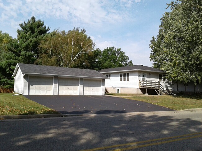 Primary Photo - 625 11th St S