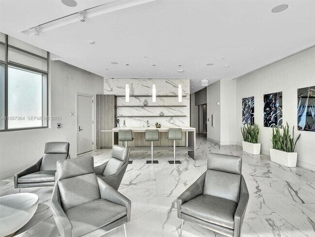 Building Photo - 3535 S Ocean Dr