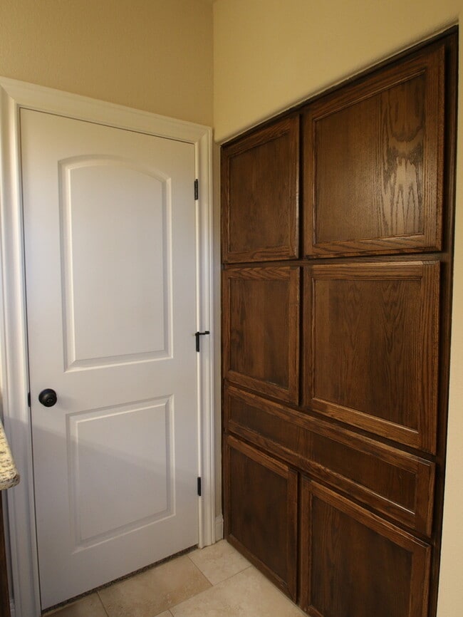 Building Photo - COMING SOON! 3BD/2BA Home in Benbrook | Vaulted Ceilings | Gourmet Kitchen | 2-Car Garage | Lands...