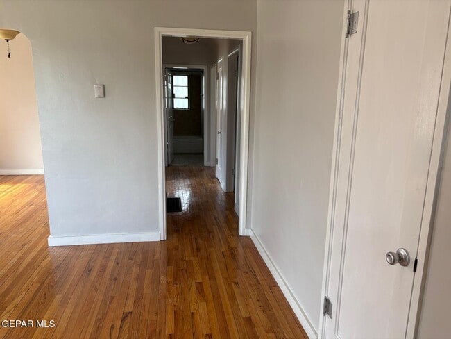 Building Photo - 3801 Mountain Ave
