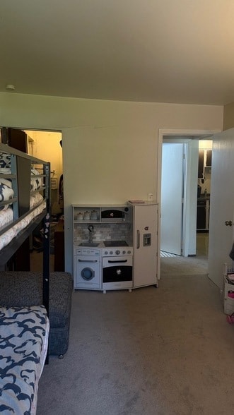 Building Photo - 650 Perrie Dr