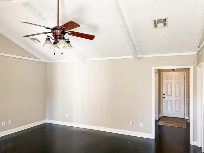 Building Photo - 122 Livingston Cir