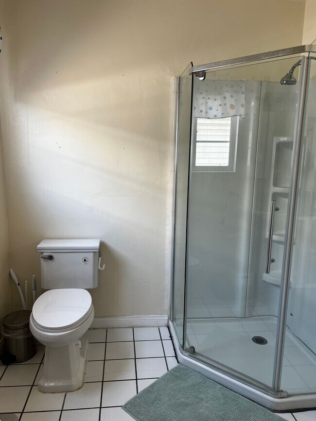 Building Photo - 4 Bedroom 2 Bath House for Rent In Whittier
