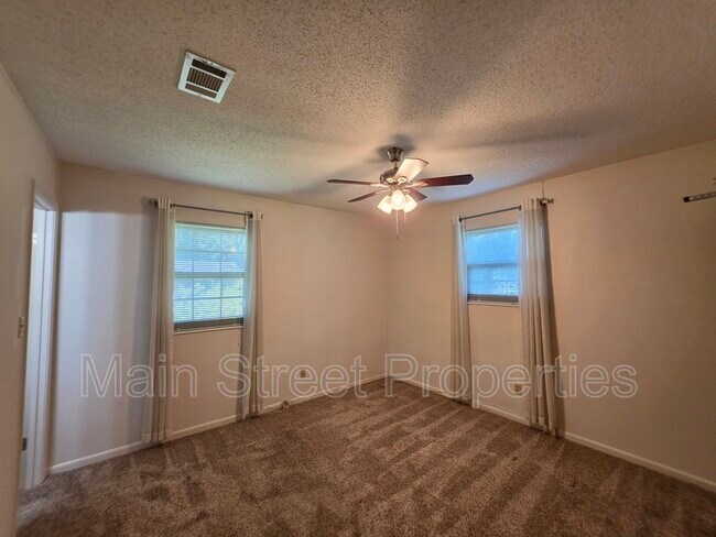 Building Photo - 5505 Fairview Dr