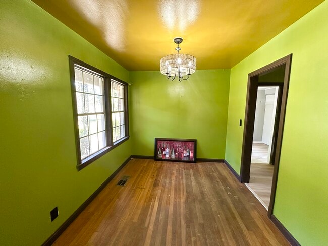 Building Photo - 2704 44th Ave