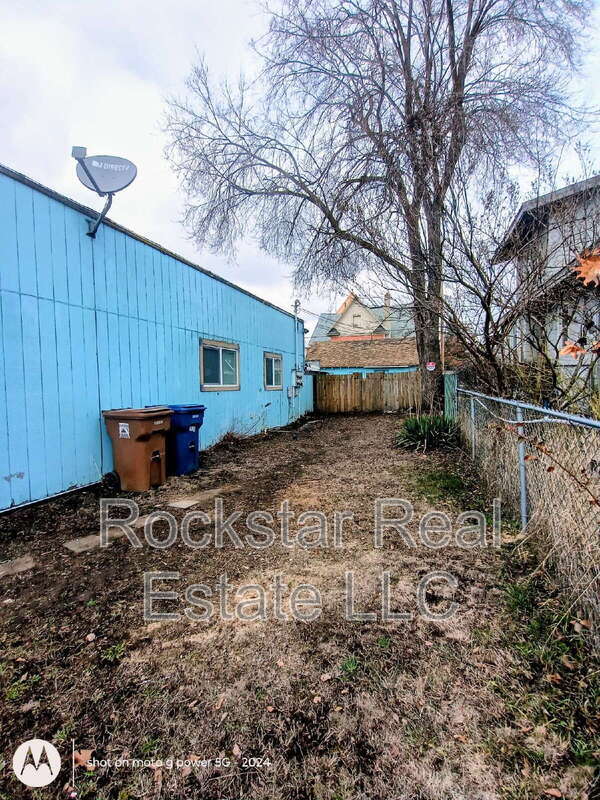 Building Photo - 1003 E Illinois Ave