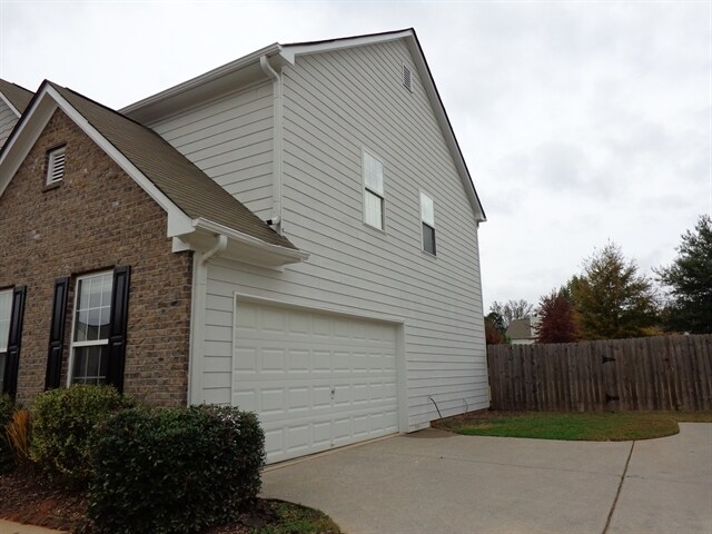 Building Photo - 812 Buffington Way