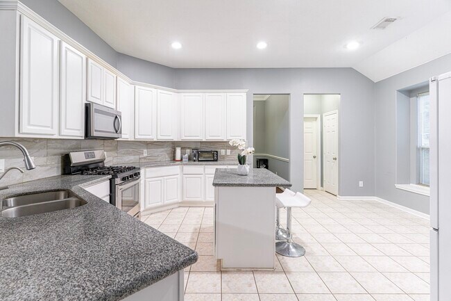 Building Photo - 20919 Garden Arbor Ln
