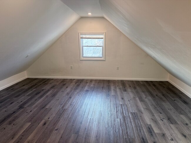 Building Photo - 21 Bellport Pl