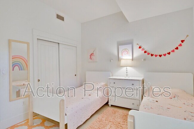 Building Photo - 5100 W El Camino Real