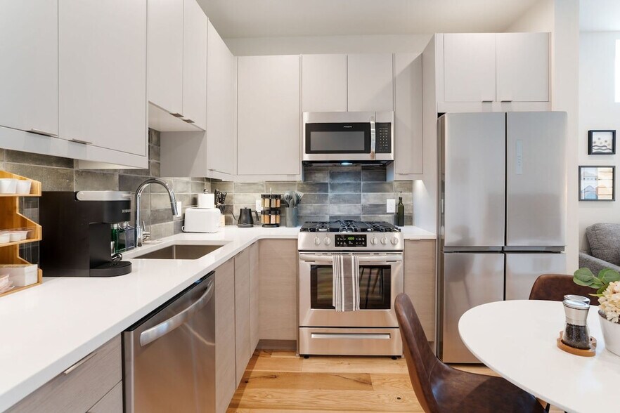 Building Photo - 4424 Burke Ave N