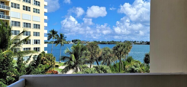 Building Photo - 2600 N Flagler Dr