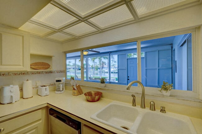 Building Photo - 107 Jamaica Dr