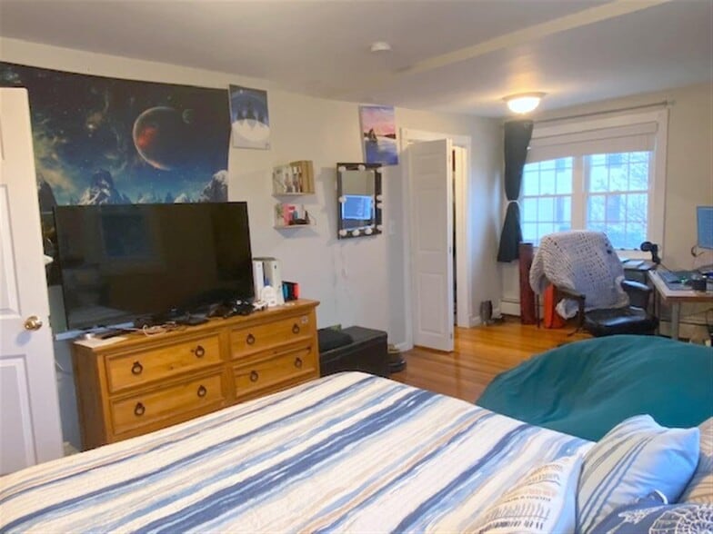 Building Photo - 519 Main St