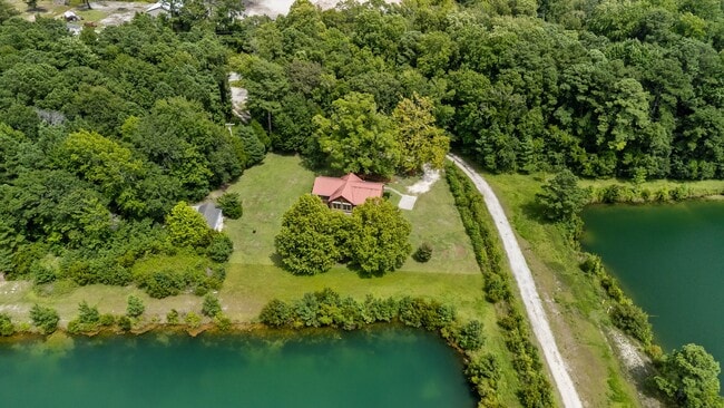 Building Photo - 126 George Jones Rd