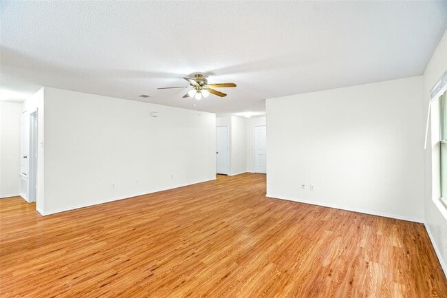 Building Photo - 2149 Franks St