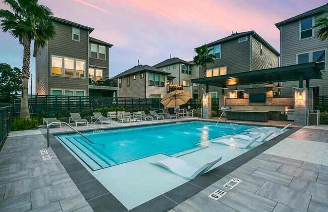 Building Photo - 8647 Cedardale Park Dr