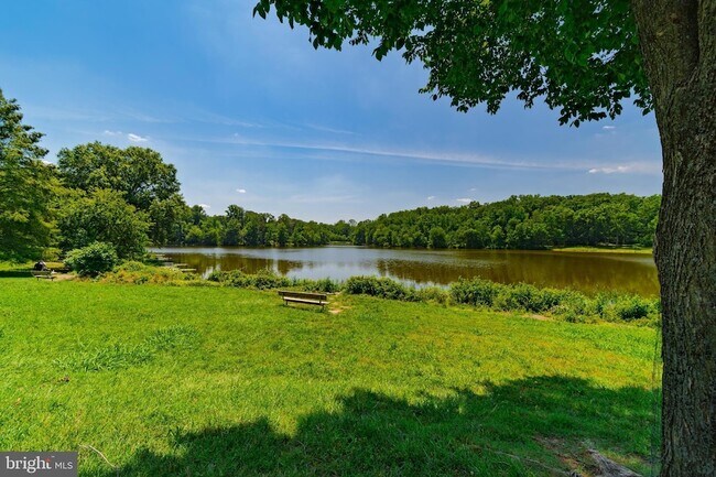 Building Photo - 6012 Westchester Park Dr